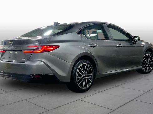 Used 2025 Toyota Camry XLE AWD/4WD image 13