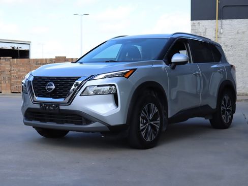 Used 2023 Nissan Rogue SV w/ SV Premium B Package FWD image 2