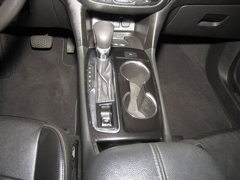 Used 2022 Chevrolet Equinox Premier image 15