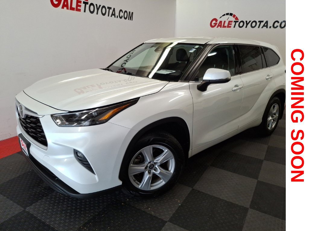 Used 2022 Toyota Highlander LE AWD/4WD image 5