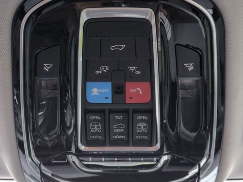 Used 2022 Jeep Grand Cherokee Overland w/ Adv Protech Group III image 14