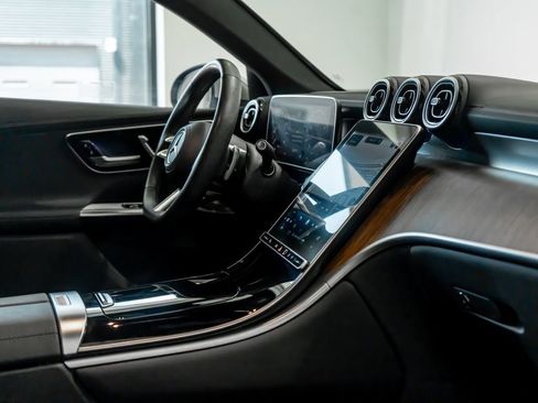 Used 2024 Mercedes-Benz GLC 300 4MATIC image 27