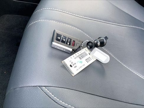 Used 2025 Acura RDX SH-AWD image 14