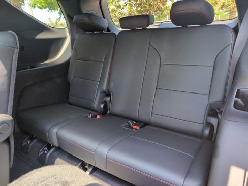 Used 2024 Chevrolet Traverse RS FWD image 31