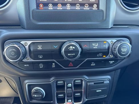 Used 2022 Jeep Gladiator Sport AWD/4WD image 17
