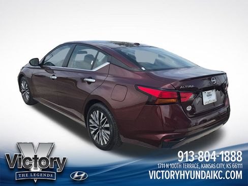 Used 2025 Nissan Altima 2.5 SV FWD image 3