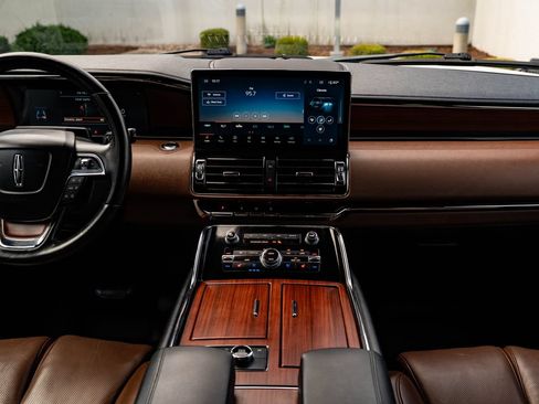 Used 2023 Lincoln Navigator L Reserve AWD/4WD image 34