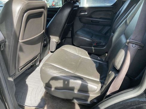 Used 2014 Cadillac Escalade Premium image 9