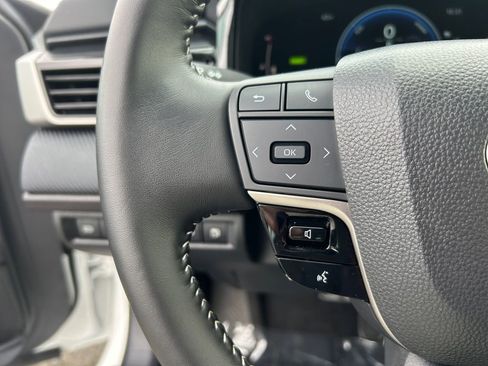Used 2025 Toyota Camry SE FWD image 17