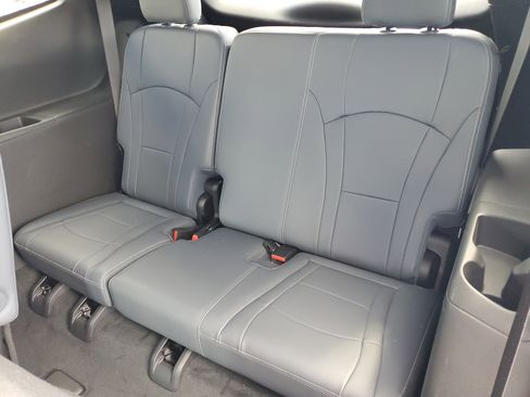 Used 2022 Buick Enclave Premium w/ Experience Buick Package FWD image 17