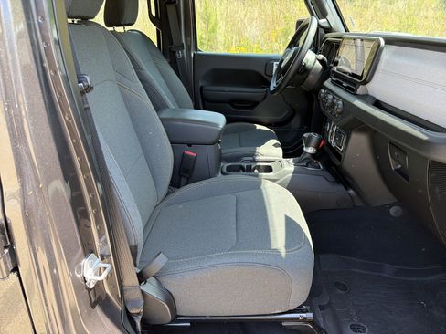 Used 2025 Jeep Gladiator Sport AWD/4WD image 13