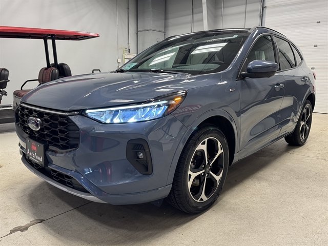 Used 2023 Ford Escape ST-Line Select w/ Tech Pack #2 AWD/4WD image 3