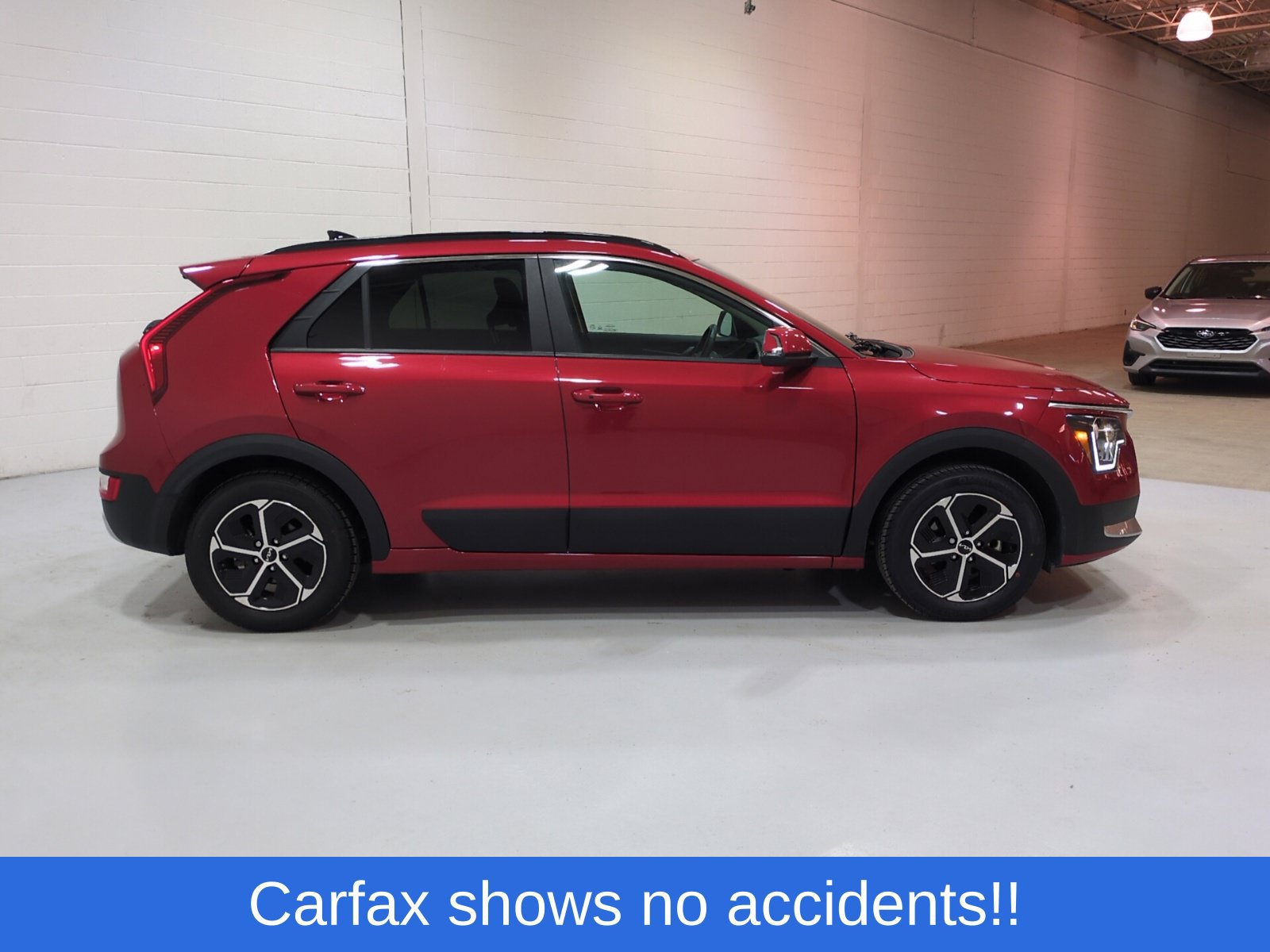 Certified 2024 Kia Niro EX FWD image 3