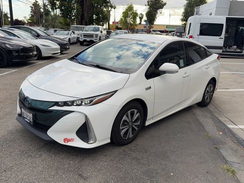 Used 2018 Toyota Prius Prime Premium w/ Carpet Mat Package image 3
