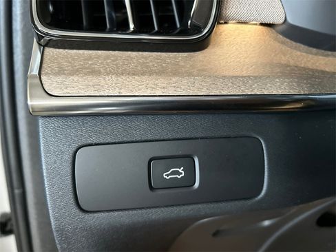 New 2026 Volvo XC90 B6 Plus w/ Protection Package Premier image 22
