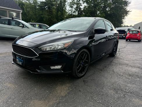 Used 2016 Ford Focus SE w/ Equipment Group 201A FWD image 4