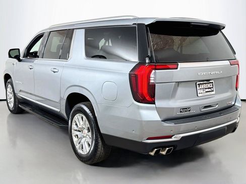 Used 2025 GMC Yukon XL Denali AWD/4WD image 6