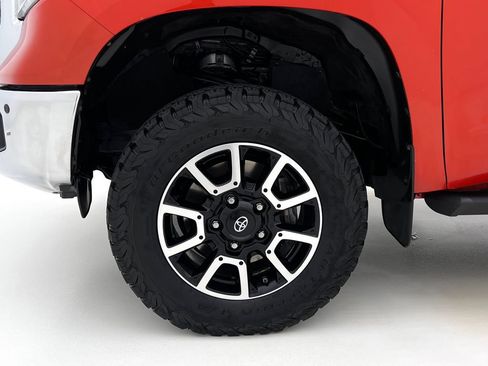 Used 2018 Toyota Tundra SR5 w/ TRD Off Road Package AWD/4WD image 27