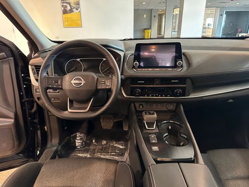 Used 2025 Nissan Rogue SV image 35