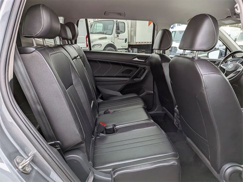 Used 2024 Volkswagen Tiguan SE image 30