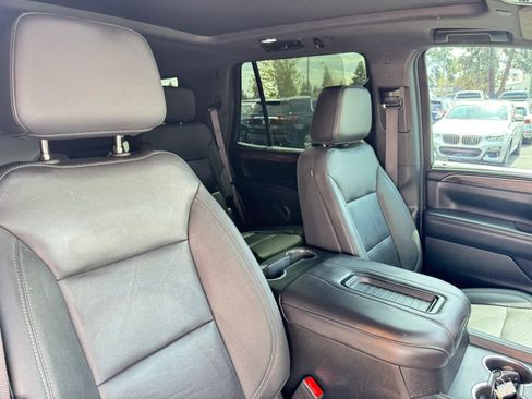 Used 2022 Chevrolet Tahoe Z71 w/ Luxury Package AWD/4WD image 27