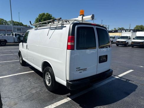 Used 2011 Chevrolet Express 2500 RWD image 6