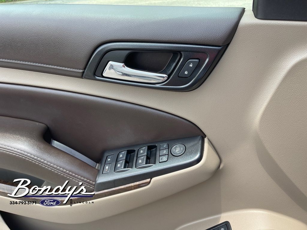 Used 2017 Chevrolet Suburban LT w/ Luxury Package RWD image 8