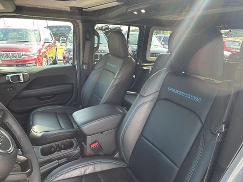 Used 2025 Jeep Wrangler Unlimited Rubicon 4xe AWD/4WD image 17