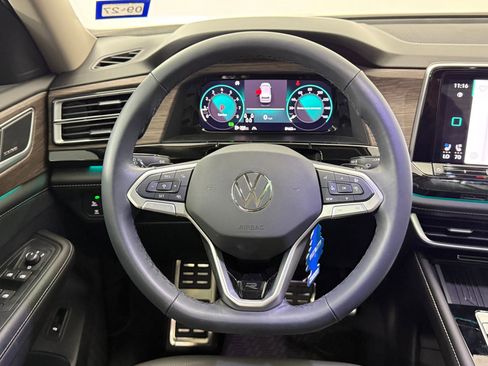 Used 2025 Volkswagen Atlas SEL Premium R-Line image 17