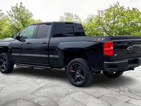 Used 2018 Chevrolet Silverado 1500 LT w/ Redline Edition AWD/4WD image 4