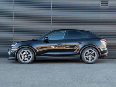 New 2026 Porsche Macan 4 Electric image 2