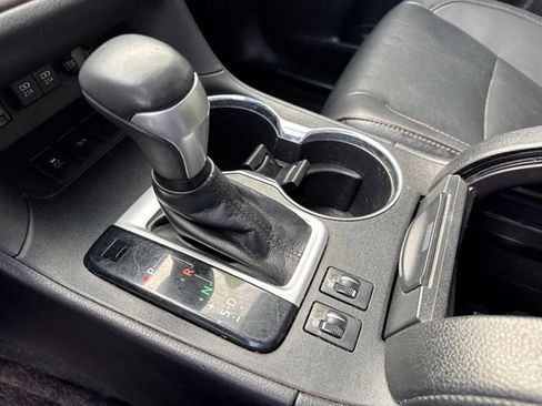 Used 2019 Toyota Highlander XLE image 24