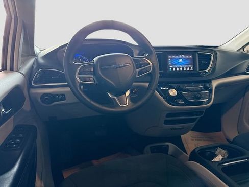 Used 2019 Chrysler Pacifica Touring Plus w/ Tire & Wheel Group image 21