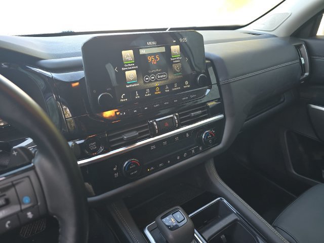 Used 2025 Nissan Pathfinder Platinum FWD image 18