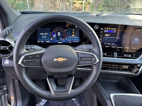 Used 2025 Chevrolet Equinox LT image 30