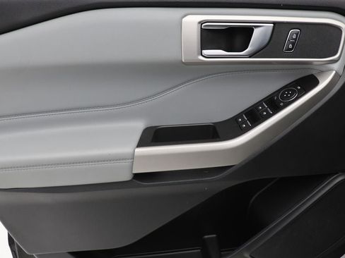 Used 2022 Ford Explorer XLT w/ Equipment Group 202A image 16