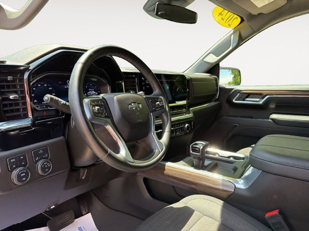 Used 2024 Chevrolet Silverado 1500 RST AWD/4WD image 15