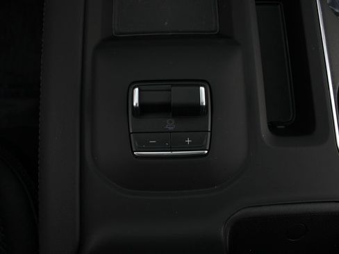 New 2026 GMC Sierra 2500 Denali w/ Denali Reserve Package AWD/4WD image 9