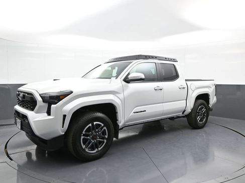 New 2024 Toyota Tacoma TRD Sport w/ TRD Sport Upgrade Package AWD/4WD image 10