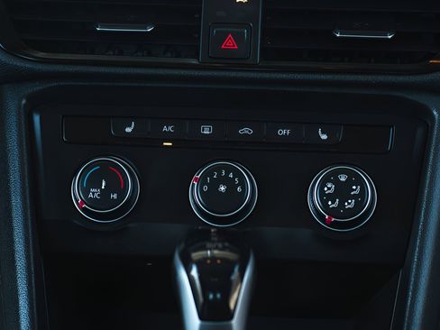 Used 2022 Volkswagen Taos SE image 26