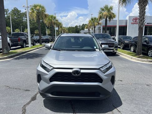 Used 2025 Toyota RAV4 XLE w/ Convenience Package FWD image 3