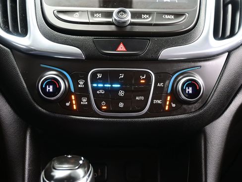 Used 2018 Chevrolet Equinox LT w/ Sun & Infotainment Package image 21