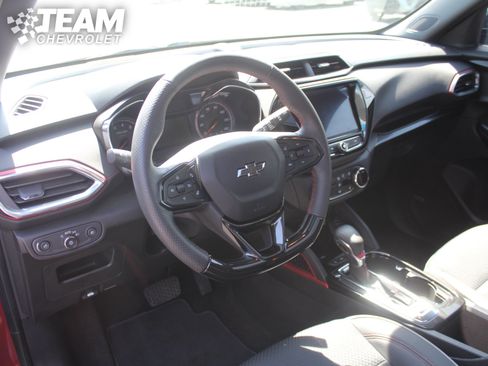 Used 2023 Chevrolet TrailBlazer RS w/ Sun and Liftgate Package FWD image 13