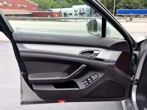 Used 2010 Porsche Panamera S RWD image 11
