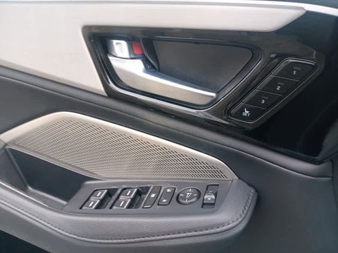 Used 2023 Acura MDX SH-AWD image 16