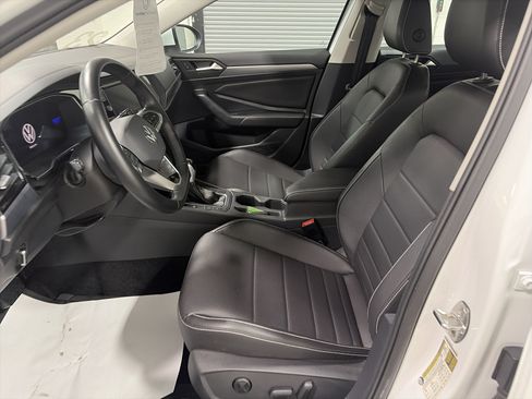 Certified 2023 Volkswagen Jetta SE FWD image 11