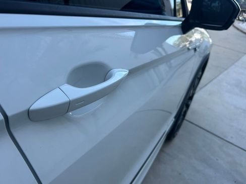 Used 2021 Volkswagen Tiguan SE R-Line image 34