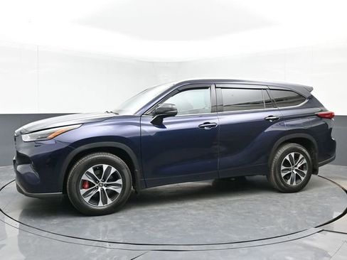 Used 2022 Toyota Highlander XLE image 7