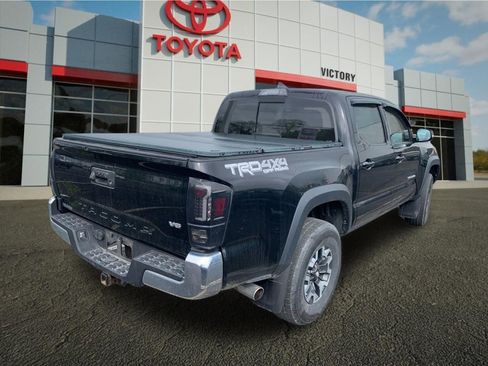 Used 2019 Toyota Tacoma TRD Off-Road w/ Four Season Floor Mat Package AWD/4WD image 2