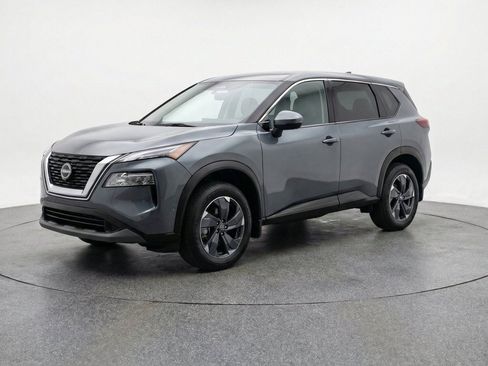 Used 2025 Nissan Rogue SV FWD image 3